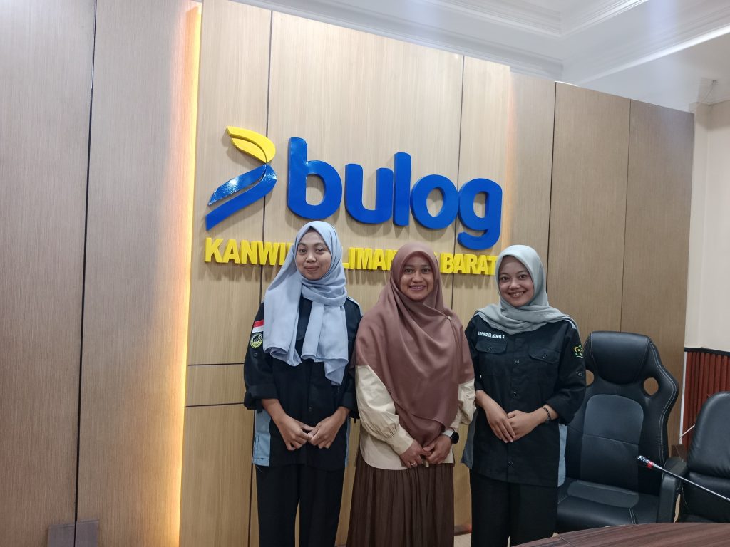 Belajar Logistik & Ketahanan Pangan: Mahasiswi Manajemen Bisnis Syariah PKL di BULOG Kalbar