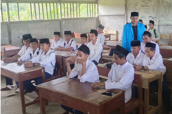 Mahasiswa FEBI IAIN Pontianak Ini Pilih PKL di Yayasan Hidayatul Mubtadiin: ‘Siapa Tahu Jadi Dosen!’