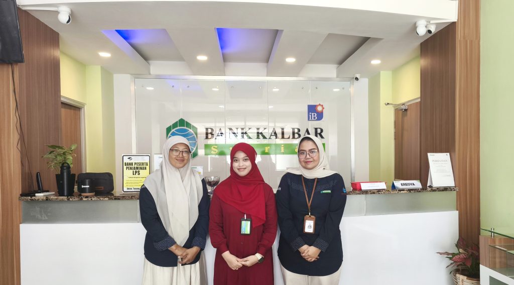 Level Up! Siti Septiani Asah Skill Perbankan Lewat PKL di Bank Kalbar Syariah Capem Mujahidin