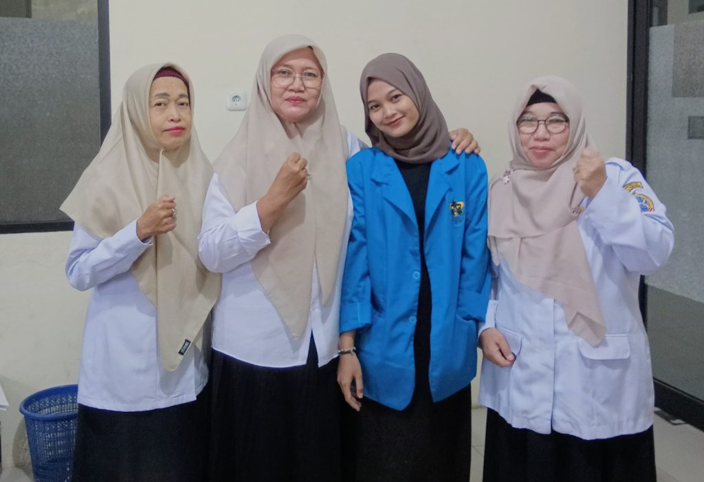 Mahasiswa FEBI IAIN Pontianak Gali Pengalaman Pelayanan Publik lewat PKL Mandiri di Kantor Lurah Siantan.