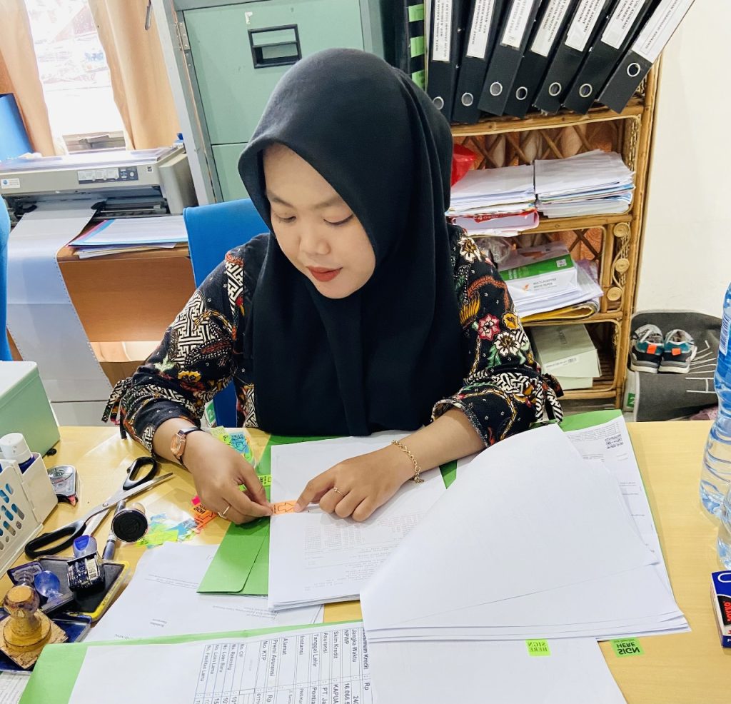 Ratnawati Ayu Ningrum Laksanakan PKL Mandiri di Bank Kalbar: Belajar Langsung Dunia Perbankan Syariah