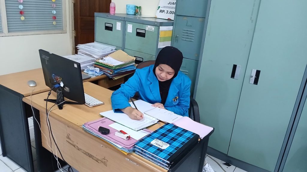 PKL Mandiri di Sekretaris dan Badan Kepegawaian Daerah: Mahasiswa FEBI IAIN Pontianak Belajar Langsung Sistem Administrasi Pemerintah