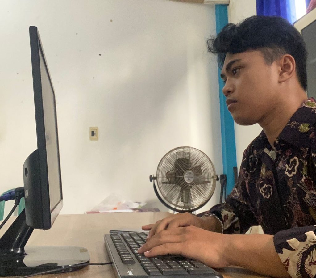 PKL Bukan Formalitas: Mahasiswa FEBI IAIN Pontianak Uji Ilmu di Balik Meja Desa