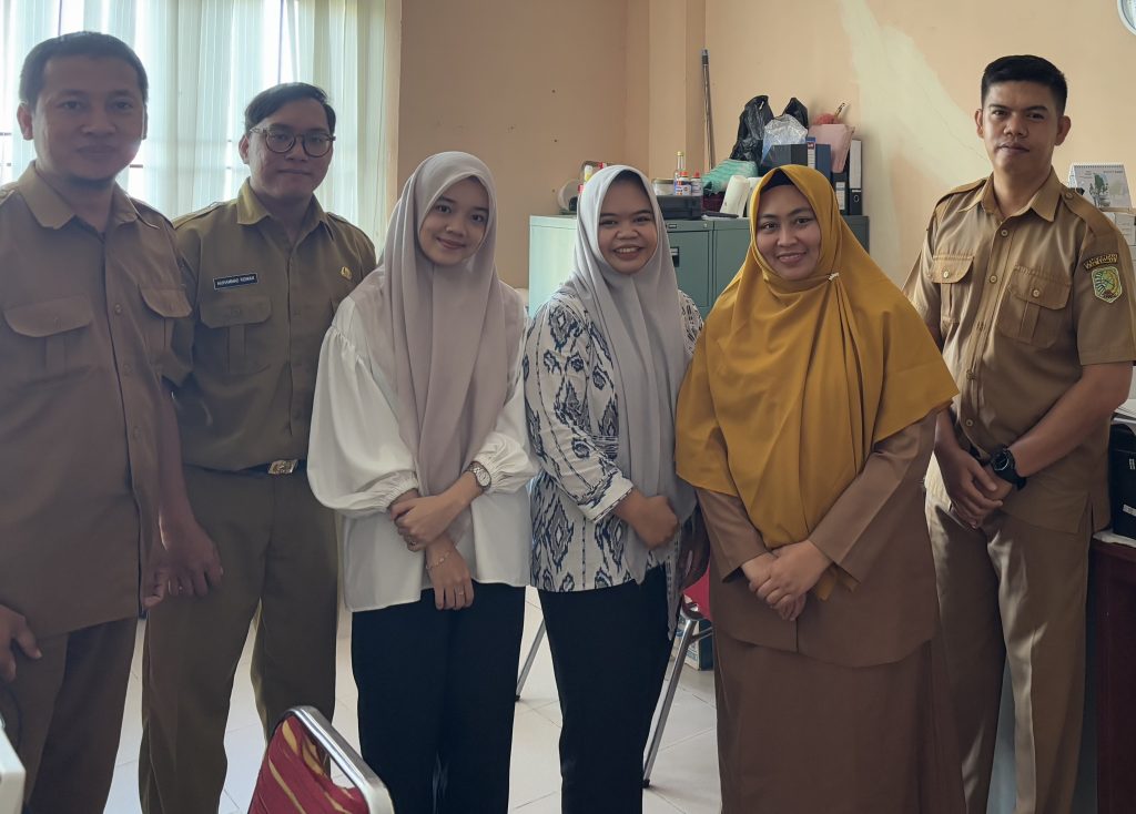 Belajar Administrasi Pemerintahan, Aulia dan Faradila Magang di Kantor Bupati Sambas