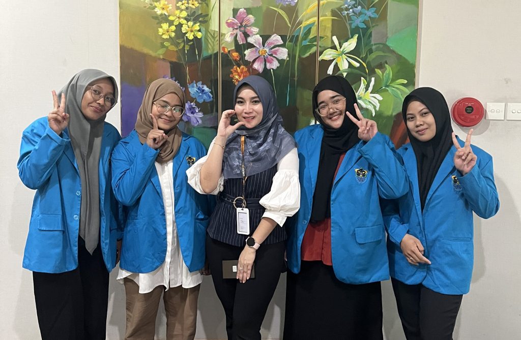 Mengimplementasikan Pengetahuan di Dunia Perbankan: Mahasiwa FEBI IAIN Pontianak Menjalankan Program PKL Mandiri di KB Bank Indonesia KCU Pontianak