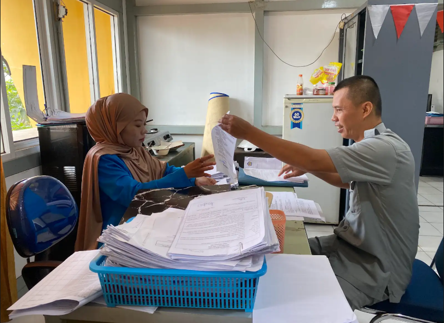 Belajar Sambil Berkontribusi, Mahasiswa FEBI IAIN Pontianak Magang di Disperindag ESDM Kalimantan Barat