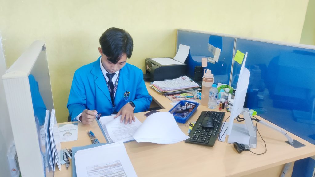 Belajar Risiko, Bangun Etika: Kisah PKL Azhari di Bank Kalbar Syariah Singkawang