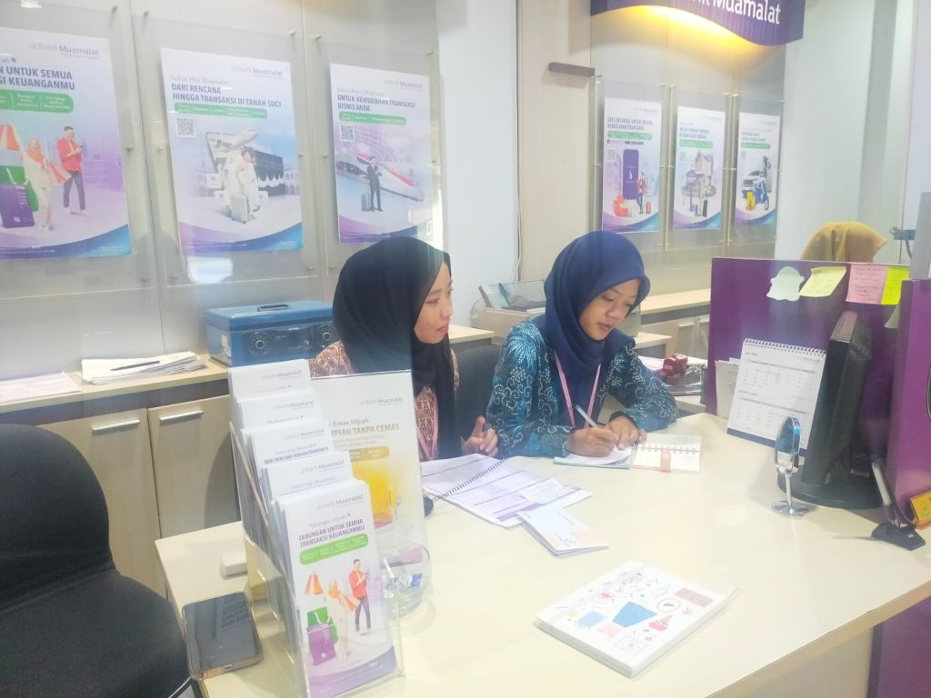 Dibimbing Branch Manager, Mahasiswa FEBI IAIN Pontianak Pelajari Dunia Perbankan Syariah di Bank Muamalat
